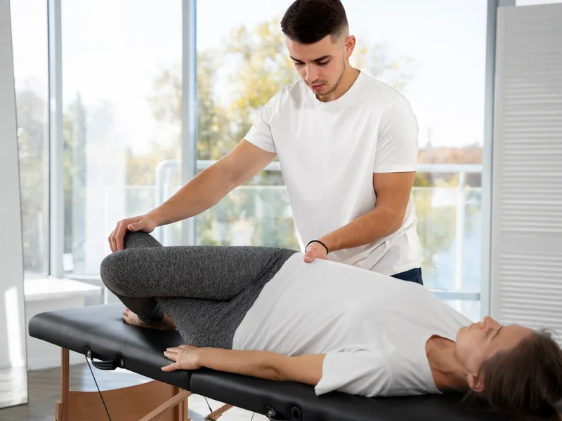 Mulberry Chiropractic treating hip pain in Houston