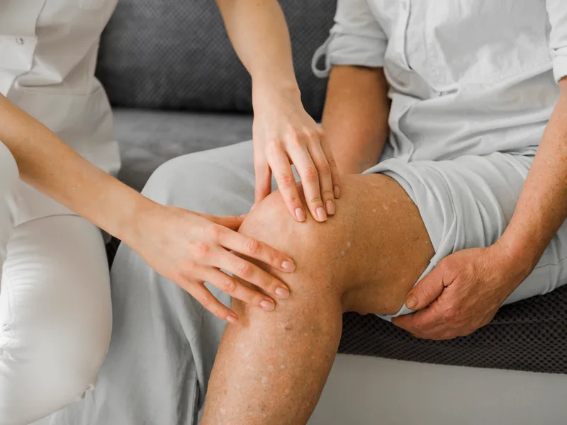Chiropractic care for knee pain at Mulberry Chiropractic in Houston