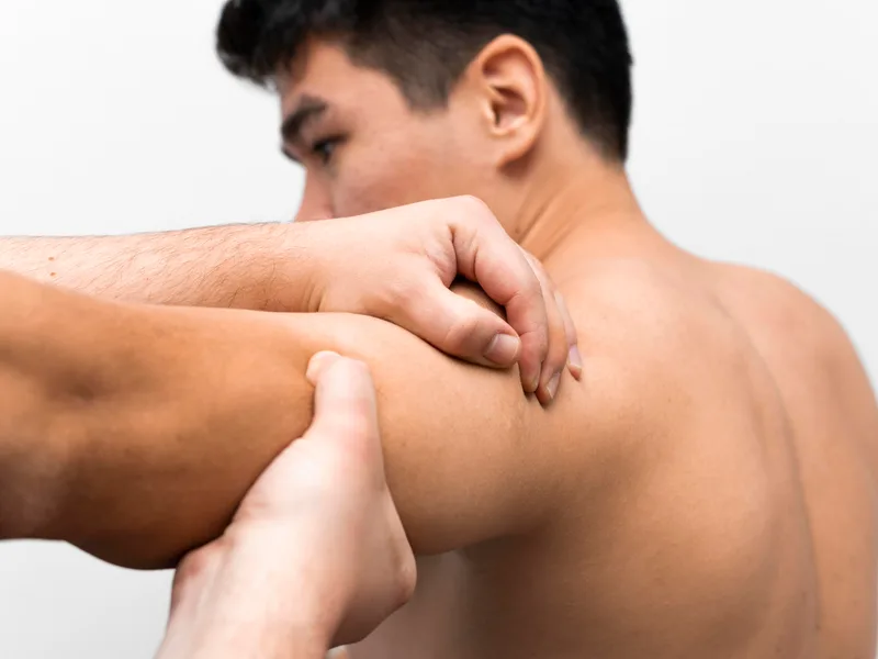 Mulberry Chiropractic treating shoulder pain in Houston
